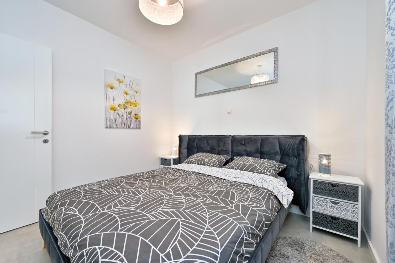 Relax Apartments Novalja Exterior photo