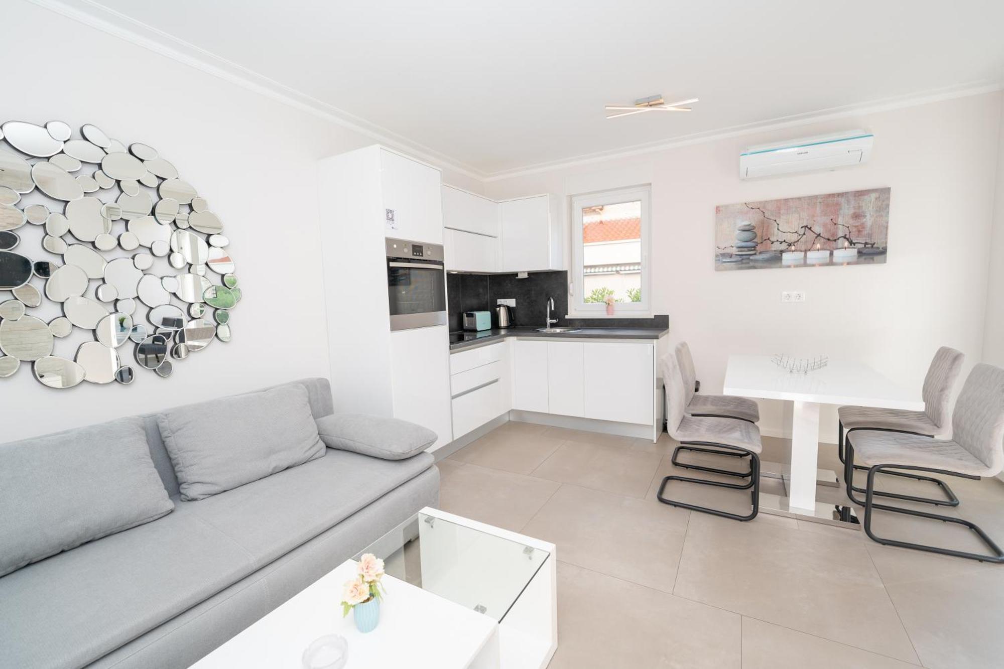 Relax Apartments Novalja Exterior photo